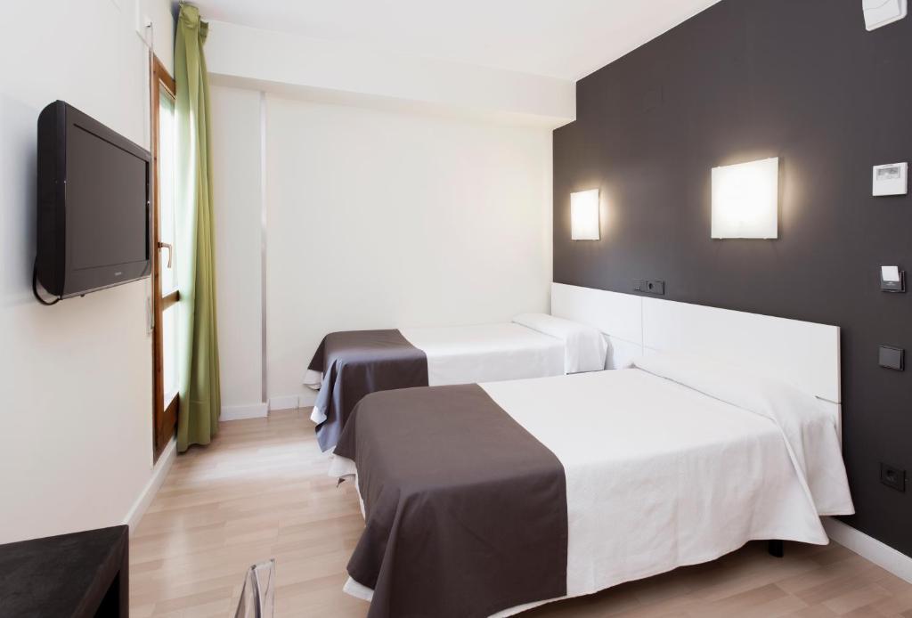 Hospedium Hostal Un Punto Chic Huesca Zewnętrze zdjęcie