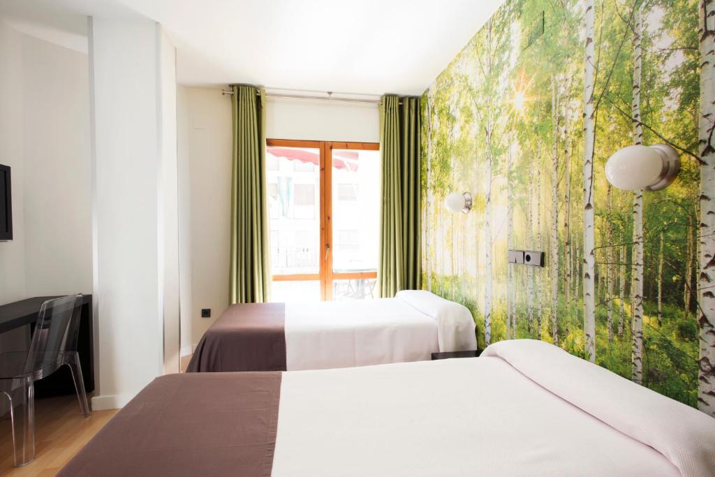 Hospedium Hostal Un Punto Chic Huesca Zewnętrze zdjęcie