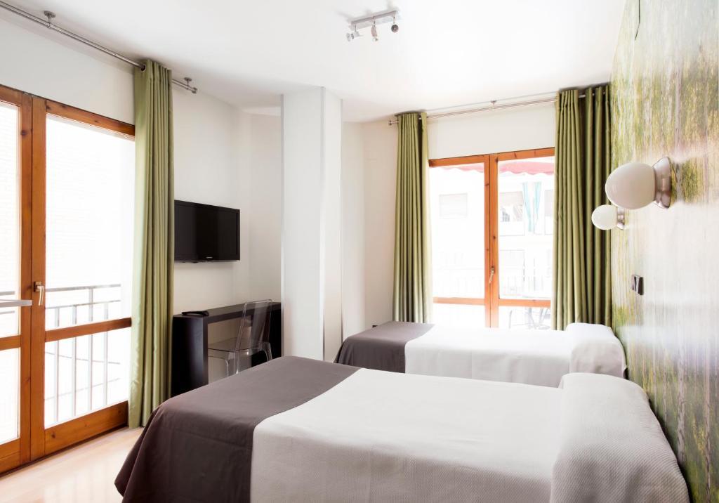 Hospedium Hostal Un Punto Chic Huesca Zewnętrze zdjęcie