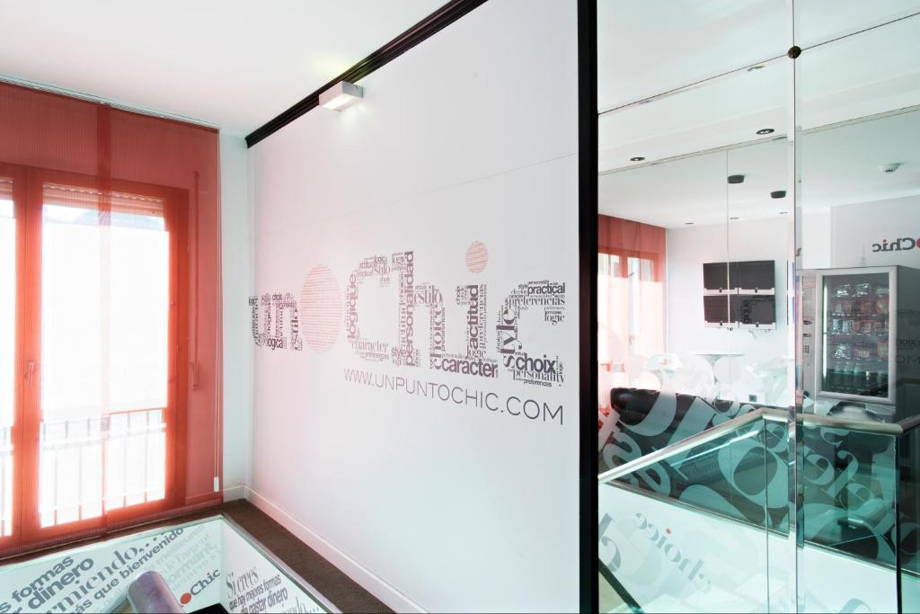 Hospedium Hostal Un Punto Chic Huesca Zewnętrze zdjęcie