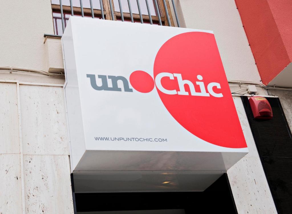 Hospedium Hostal Un Punto Chic Huesca Zewnętrze zdjęcie
