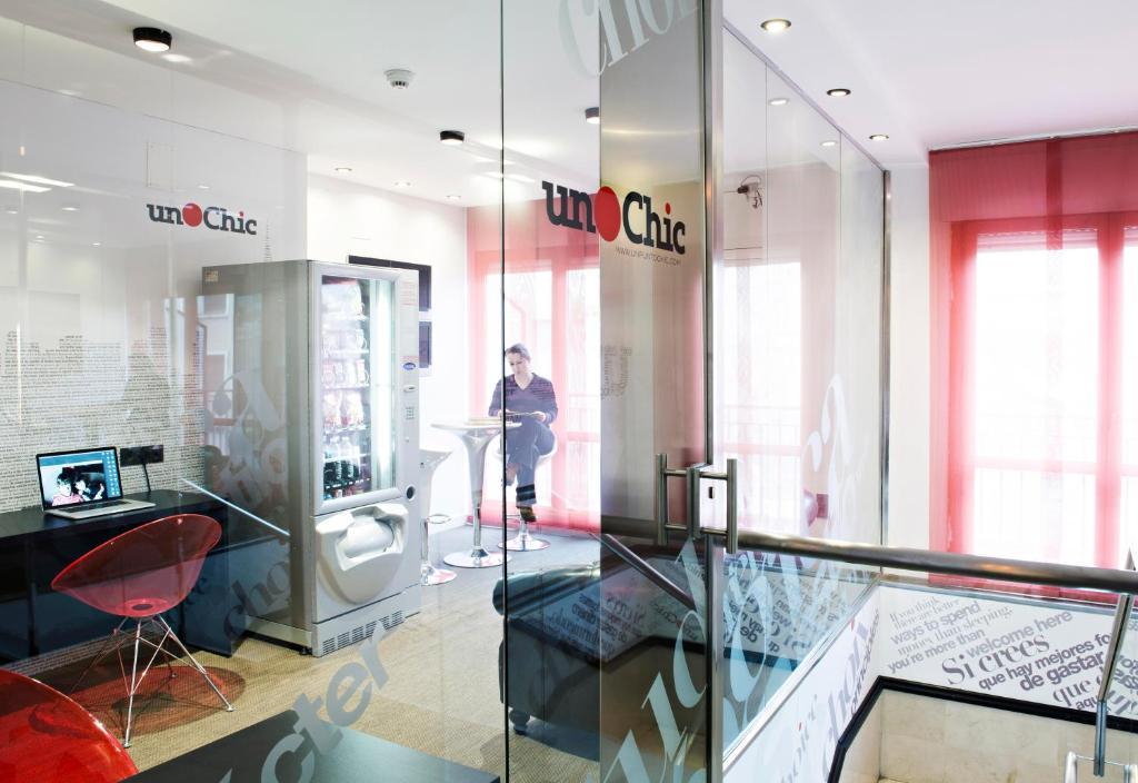 Hospedium Hostal Un Punto Chic Huesca Zewnętrze zdjęcie
