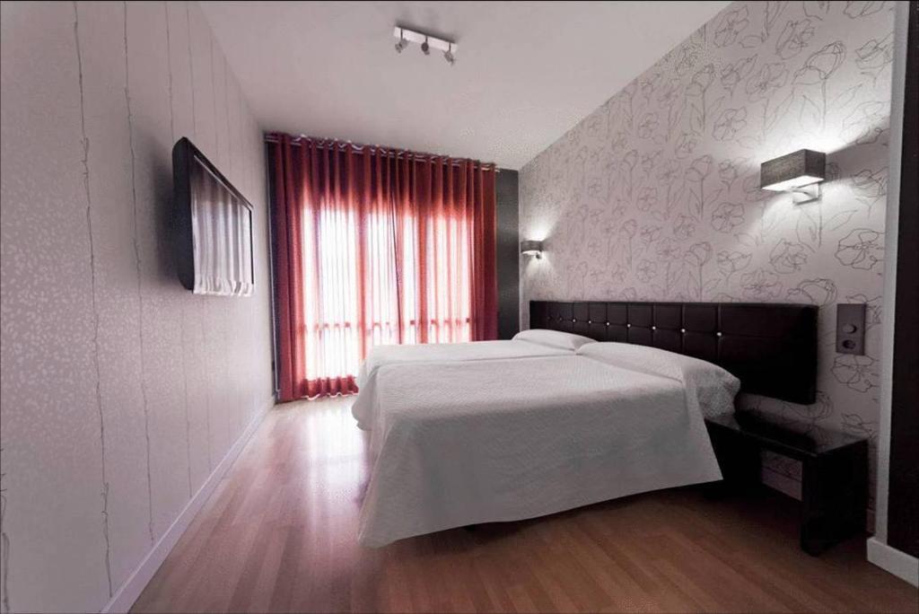 Hospedium Hostal Un Punto Chic Huesca Zewnętrze zdjęcie